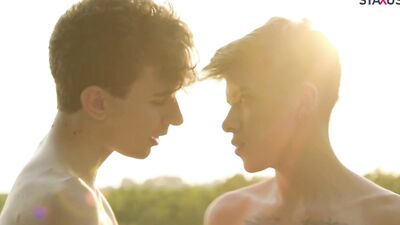 STAXUS :: The car breaks down and I have a good time with the mechanic.