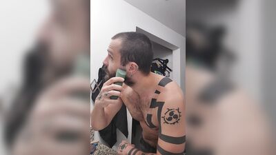 How to shave that scruffy neckbeard- Dante Drackis