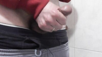 I masturbate in my girld friend's bathroom