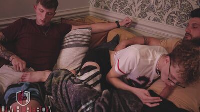 The Couch - Noah Gets Comfortable On The Couch... Feet on Cyrus' Dick and Mouth on Heath's!