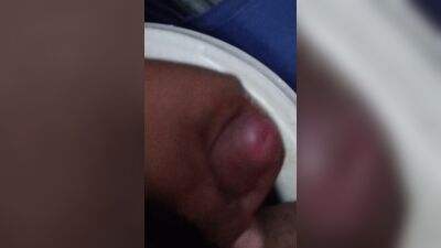 Me la jalo en el baño del trabajo