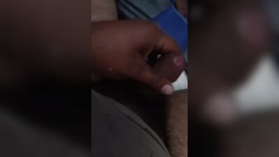 Me la jalo en el baño del trabajo