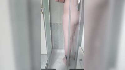 AMATEUR GAY STEPBROTHER SHOWERS AND JERKS COCK UNDER WATER