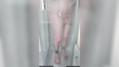 AMATEUR GAY STEPBROTHER SHOWERS AND JERKS COCK UNDER WATER