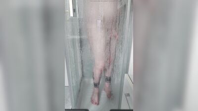 AMATEUR GAY STEPBROTHER SHOWERS AND JERKS COCK UNDER WATER
