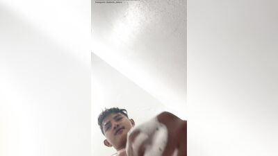 Jakol sa Cr habang naliligo, ang dami kong tam*d na nilabas hehe