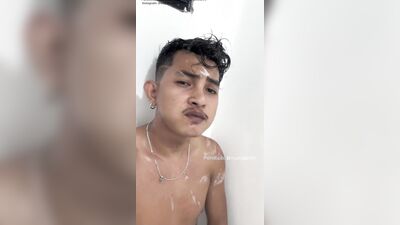Jakol sa Cr habang naliligo, ang dami kong tam*d na nilabas hehe