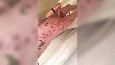 Jamie Ray from the bed to the shower