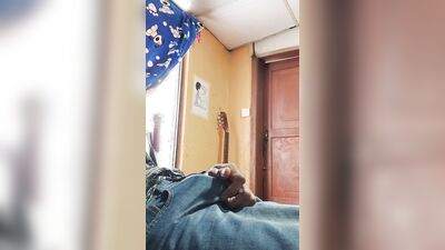 Guy just giving himself a good masturbation on his cock
