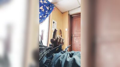 Guy just giving himself a good masturbation on his cock