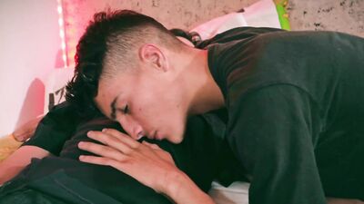 Beautiful Twink Andres ZP Giving Intense Oil Handjob To Skinny Twink Magic C