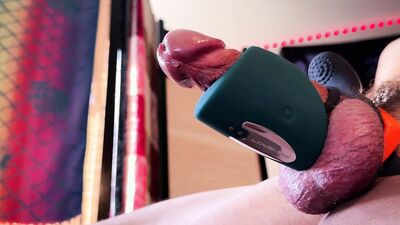 INSANE HANDS-FREE CUMSHOT! Hot twink LEAKING precum and moaning LOUD.