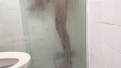 Banho gostoso com o dildo