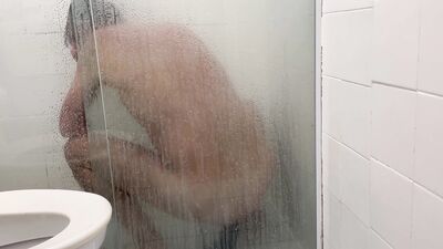 Banho gostoso com o dildo