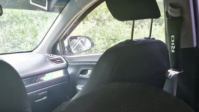 Fucked in public, the narrow hole is gouged by daddy's big dick right in the car on the highway ????