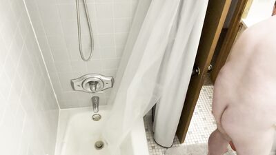 Get ready with a chubby amateur daddy in the morning / shower / brushing teeth / ears / undressing