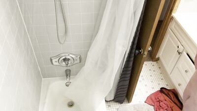 Get ready with a chubby amateur daddy in the morning / shower / brushing teeth / ears / undressing
