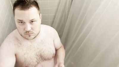 Get ready with a chubby amateur daddy in the morning / shower / brushing teeth / ears / undressing