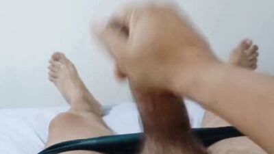 I MASTURBATE IN BED