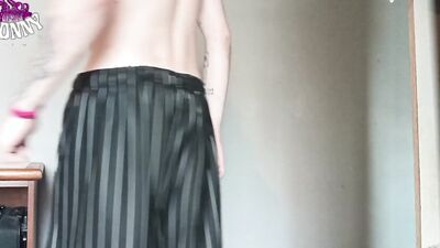 I arrived from the gym very horny, did my staff notice that I went to train without anything underne