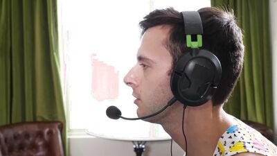Broke Gaymer Twink Lets Delivery Guy Drill His Butthole