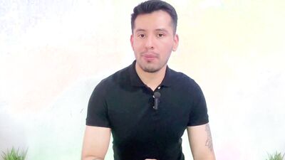 Joven twink dotado de 20cm penetra por primera vez al militar musculoso amigo de su padre. Relato
