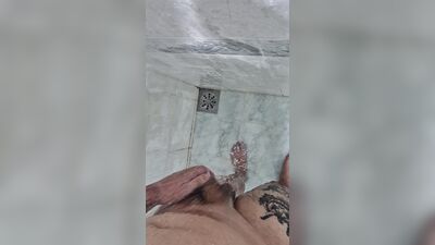 A VERY HORNY MAN CUM IN THE SHOWER