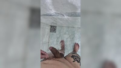 A VERY HORNY MAN CUM IN THE SHOWER