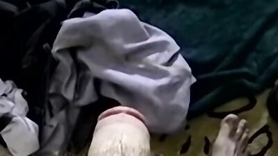 Straight chap strokes his dick in front of the camera