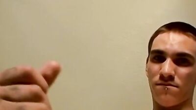 Straight bloke strokes his prick in front of the camera