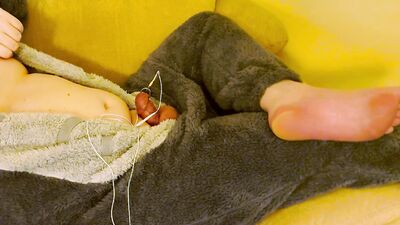 #NoNutNovember day 22: e-stim on penis piercing