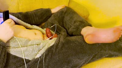 #NoNutNovember day 22: e-stim on penis piercing