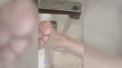 Tub Vibs Straight Edge Wet Hairy Ass Leg Massage Dangling Close Up Cock Twink Shorties