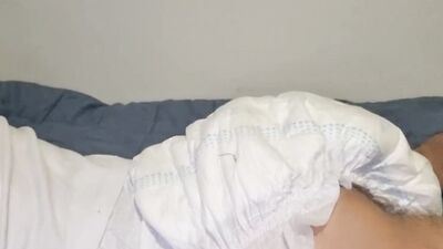 DIAPER BOY HUGE MASTURBATION AND CUMSHOT