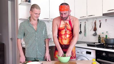 During the show, the chef fucked an invited guest while cooking - 576