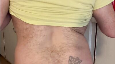 Eager ass with yellow t-shirt