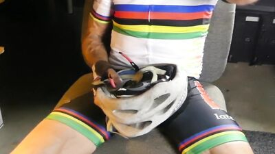 Jerking Off after Bike Ride until busting my Nut