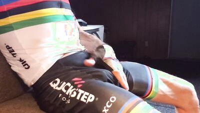 Jerking Off after Bike Ride until busting my Nut