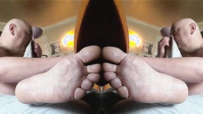 A great spontaneous show feet, a nice and smelly big chubby guy