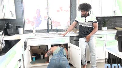 Plumber Riley Mitchel Come To Fix Jock's Pipes & Gets Fucked