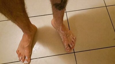 offese volgari ai feticisti segaioli dei piedi puzzolenti, eccitati con i miei insulti!