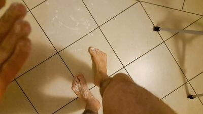 offese volgari ai feticisti segaioli dei piedi puzzolenti, eccitati con i miei insulti!