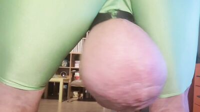 Big Balls Are Bouncing From Left to Right