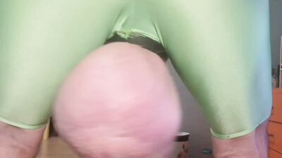 Big Balls Are Bouncing From Left to Right