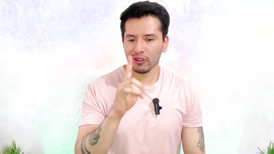 Joven dotado de 20cm pone a su compañero del trabajo a darle sexo oral por primera vez en su vida