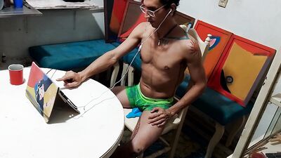 The netizen contains the excitement that the dildo and the dilator he uses secretly provoke in him when rubbing: Raba Erre Go