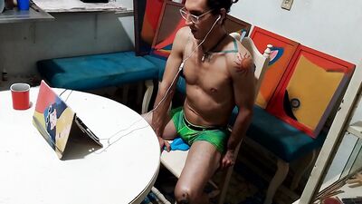 The netizen contains the excitement that the dildo and the dilator he uses secretly provoke in him when rubbing: Raba Erre Go