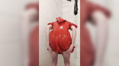 Dressing in red latex hooded swing dress and black rubber stockings wetsuiterest