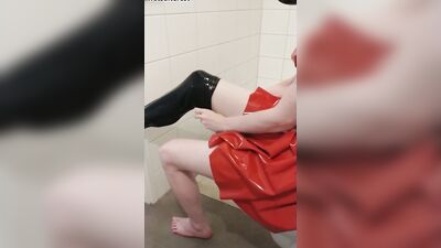 Dressing in red latex hooded swing dress and black rubber stockings wetsuiterest