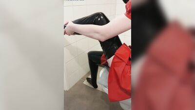 Dressing in red latex hooded swing dress and black rubber stockings wetsuiterest
